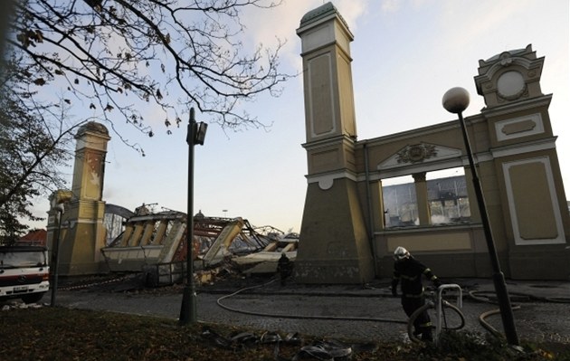 U Prmyslového paláce shoelo v roce 2008 celé jedno kídlo.