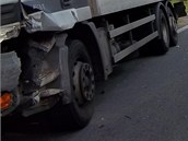 Tragick srka dvou nkladnch aut a kody Octavia u Holic (22. kvtna 2012)