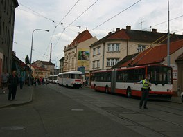 Tomkovo nmst v brnnskch Husovicch v pondl rno uzavela plicie kvli