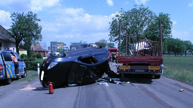 Nehoda tahae Volvo, kamionu LIAZ a Fordu Focus, jeden idi zemel, druhý