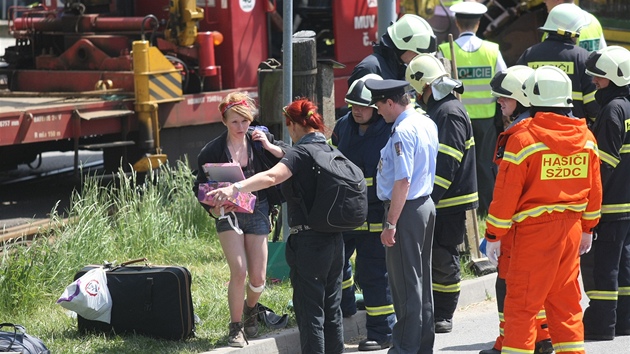 Na pejezdu v Teti se srazil autobus s drezínou (25. kvtna 2012)