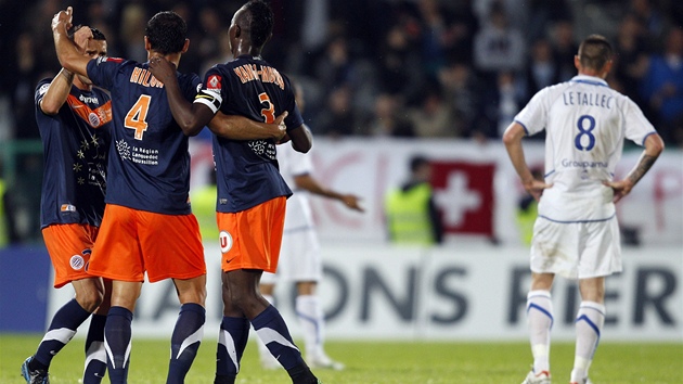 RADOST PO FRANCOUZSKU. Fotbalisté Montpellieru slaví branku v duelu s posledním