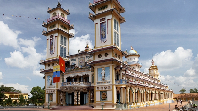 Cao Dai temple v msteku msteku Tay Ninh na jihu Vietnamu