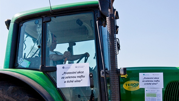 Po celé zemi se bude konat protest zemdlc, technika pomalu pojede hlavními tahy. Ilustraní foto