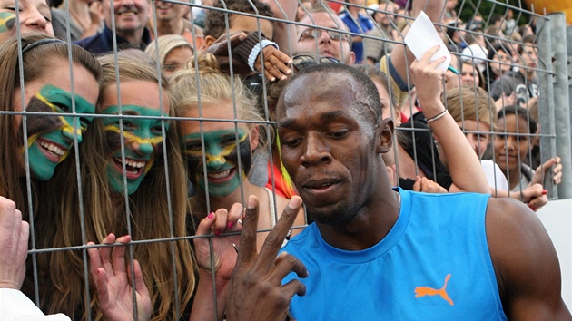 FANOUEK FANYNEK. Usain Bolt miluje fanynky a fanynky milují Bolta. Jak...