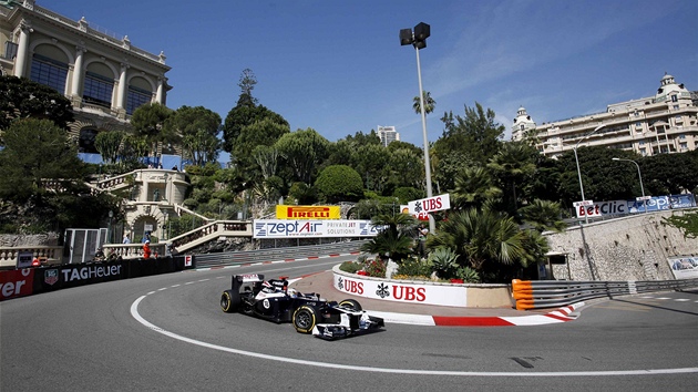 NA JEDNIKU. Pastor Maldonado v kvalifikaci Velké ceny Monaka.