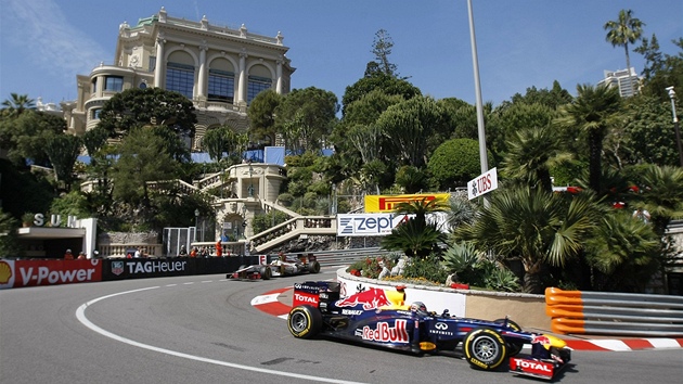 S DOMINANTOU V POZADÍ. Sebastian Vettel z týmu Red Bull pi tréninku na Velkou...