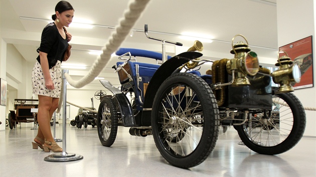 Národní technické muzeum v Praze vystavuje auta a motocykly, které byly doposud Národní technické muzeum v Praze vystavuje auta a motocykly, které byly doposud