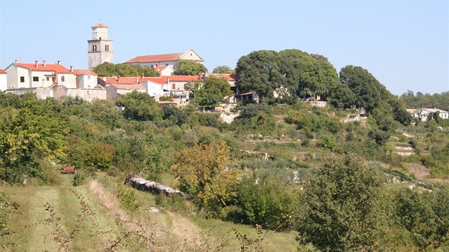 Panorama Tinjanu, msta istrijského prutu, které se rozkládá jihozápadn od...