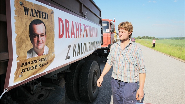 Protestu zemdlc proti zruení zelené nafty a tichého vína se v eských Budjovicích úastnilo 12 nákladních automobil.