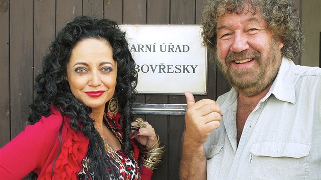 Z natáení filmu Babovesky - Lucie Bílá a Zdenk Troka
