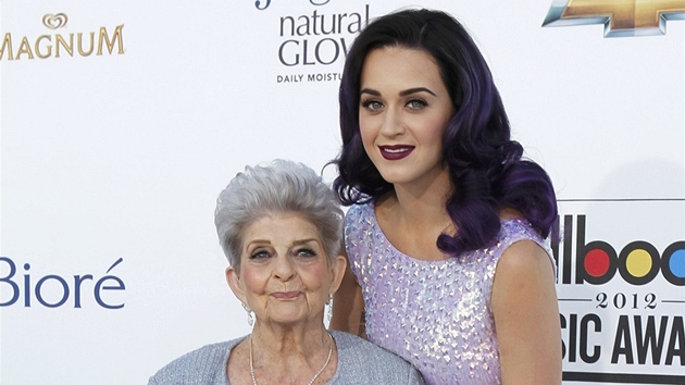 Katy Perry a její babika Ann Hudsonová na Billboard Music Awards 2012