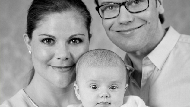 Švédská princezna Victoria, její manžel Daniel Westling a dcera Estelle Silvia... Švédská princezna Victoria, její manžel Daniel Westling a dcera Estelle Silvia...