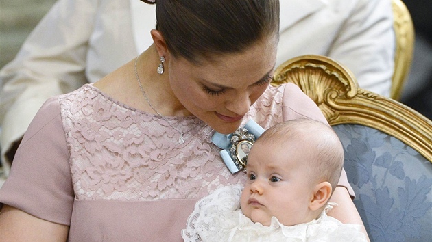 védská princezna Victoria a její dcera Estelle (Stockholm, 22. kvtna 2012)