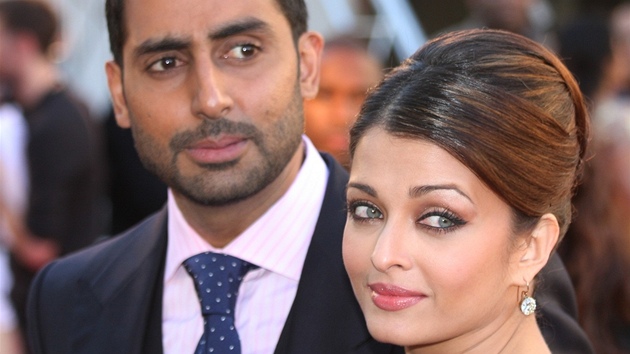 Aishwarya Rai Bachchanov a jej manel Abhishek Bachchan (Londn, 16. ervna 2010)