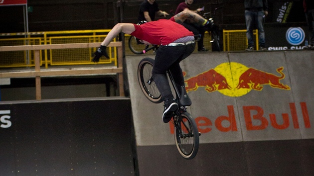 Osm ronk Bike Hall Contest pilkal do Trutnova ty nejlep BMX jezdce a pedvedl ty nejlenj triky.