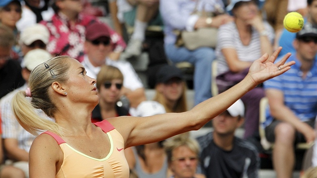 Klára Zakopalová v zápase 2. kola Roland Garros s Ruskou Marií Kirilenkovou.