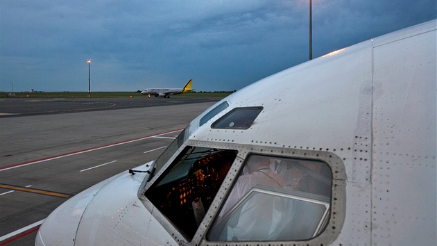 Z ruzyňského letiště odletěl stroj ČSA Boeing 737 - 500. V lakovně v Z ruzyňského letiště odletěl stroj ČSA Boeing 737 - 500. V lakovně v