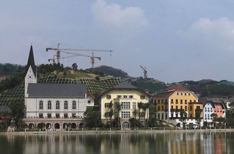 V n vznikla kopie rakouskho msteka Hallstatt, kter je na seznamu UNESCO.