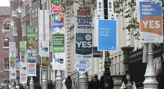 Irové v referendu rozhodovali o pipojení se k evropskému fiskálnímu paktu.