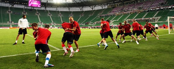 etí fotbalisté na pedzápasovém tréninku na Mstském stadionu ve Vratislavi