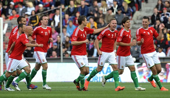 MAARSKÁ RADOST. Maartí fotbalisté se v pípravném zápase ujali vedení u v