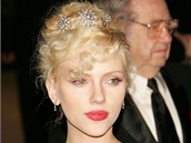 Scarlett Johanssonov na Oscary v roce 2005 pila s diamanty od klenotnka...