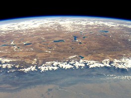 Stecha svta. Snímek, který zveejnila NASA, zachycuje Himaláj a Tibetskou...