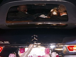 Drew Barrymore s manelem pi odjezdu ze svatby