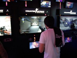 E3 2012 - Counter Strike na PlayStation 3. Nutno vak uznat, e PC s klávesnicí...