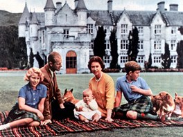 Královna Albta II. s rodinou ve Skotsku (1960)