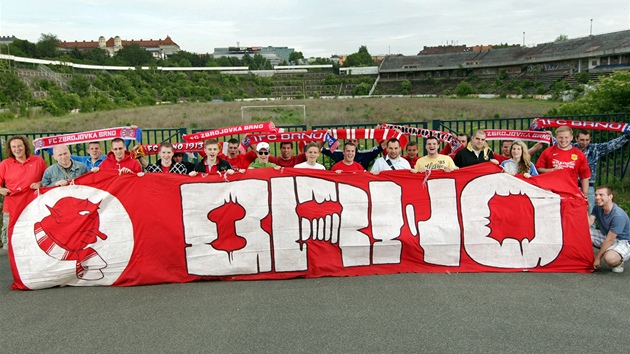 Fanouci Brna se seli u trosek fotbalového stadionu Zbrojovky, kdy slavili