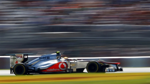 Lewis Hamilton z McLarenu projídí tra Velké ceny Kanady bhem tetího