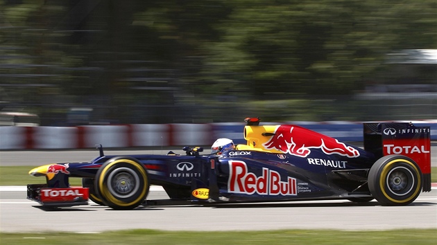 BYL NEJRYCHLEJÍ. Sebastian Vettel z Red Bullu bhem kvalifikace Velké ceny