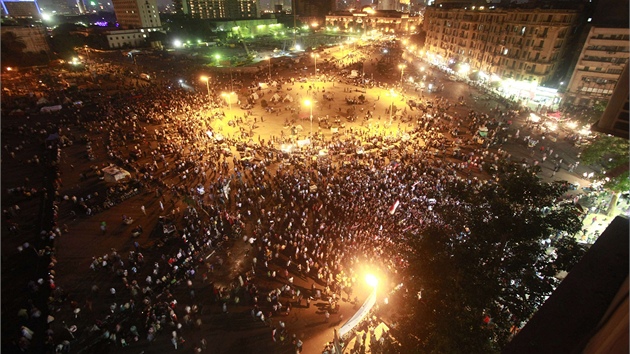 Demonstranti se shromauj na nmst Tahrr v Khie(4. ervna 2012). 