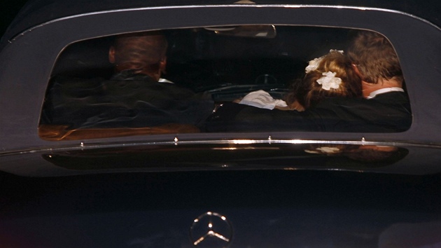 Drew Barrymore s manelem pi odjezdu ze svatby