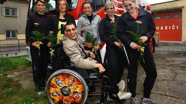 Jan Vursta na novém vozíku poízeném z velké ásti díky výtku z kalendá