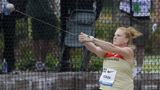 Betty Heidlerová na mítinku v Eugene. 