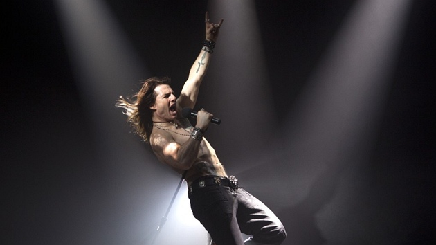 Tom Cruise jako Stacee Jaxx v rockovém filmu Rock Of Ages Tom Cruise jako Stacee Jaxx v rockovém filmu Rock Of Ages