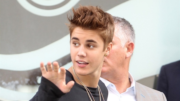 Justin Bieber v Paříži (31. května 2012) Justin Bieber v Paříži (31. května 2012)
