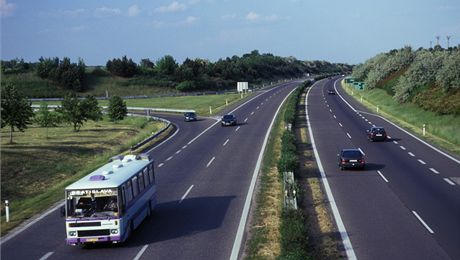 Zákaz, nezákaz. Za nerespektování zákazu ízení hrozí idii autobusu a dvouleté vzení. (ilustraní snímek)