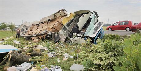 Mezi eovicemi a Dasným u eských Budjovic zablokoval dopravu havarovaný kamion.