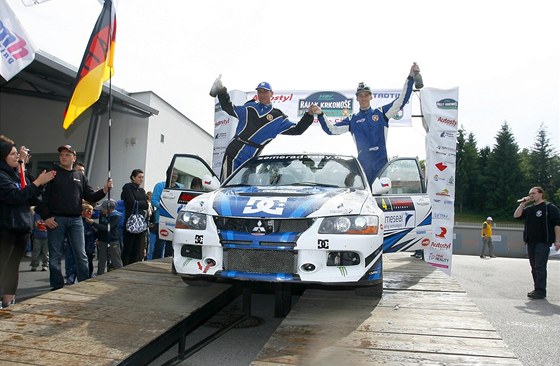 Vítzná posádka Rallye Krkonoe - Martin Semerád (vlevo) s Bohuslavem Ceplechou.