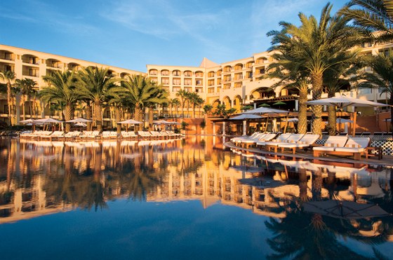 Hotel Hilton v mexickém Los Cabos; v této destinaci se koná stávající summit