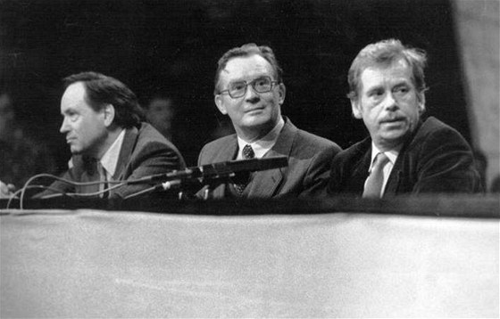 Novopeený prezident Václav Havel navtívil v lednu 1990 brnnské Mahenovo