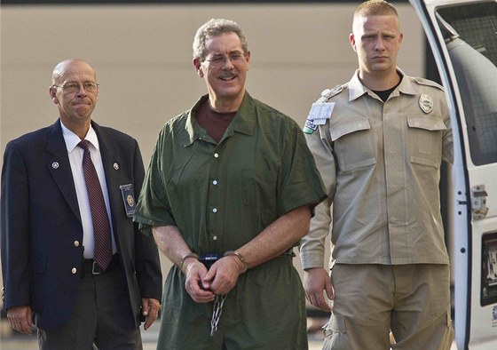 Allen Stanford stráví zbytek ivota za míemi