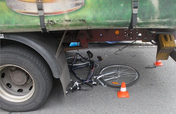 Chlapec na kole neml po stetu s nákladním vozem anci na peití. (14. ervna