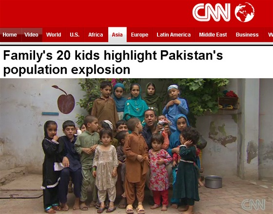Dvacet dtí Pákistánce Islama Mohmanda s reportérem CNN