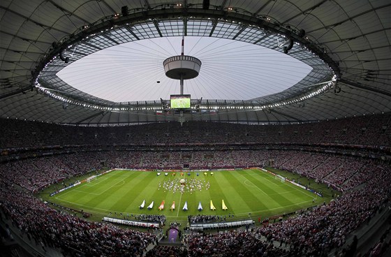 Národní stadion ve Varav si etí fotbalisté poprvé vyzkouí a pi tvrtením zápase.