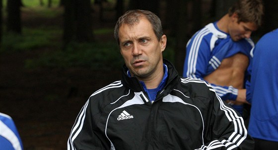 Olomoucký trenér Roman Pivarník na prvním tréninku.